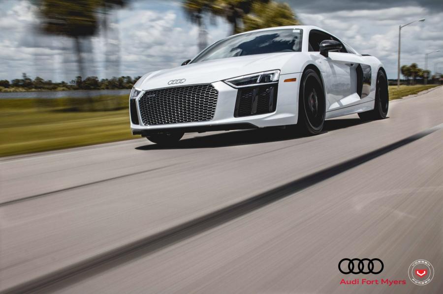  Audi R8 V10 on Vossen Wheels (HC-1) 2017 года  (фото 15 из 20)